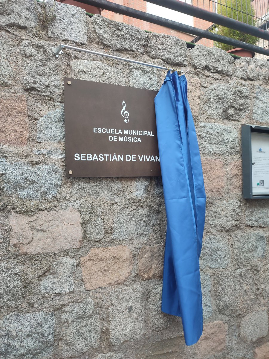 Ya es oficial, tenemos nuevo nombre: Escuela Municipal de Música Sebastián de Vivanco.
Un honor llevar el nombre del compositor abulense. 
<a href="/Ayto_Avila/">Ayuntamiento Ávila</a> 
#XXAniversarioEMMAV