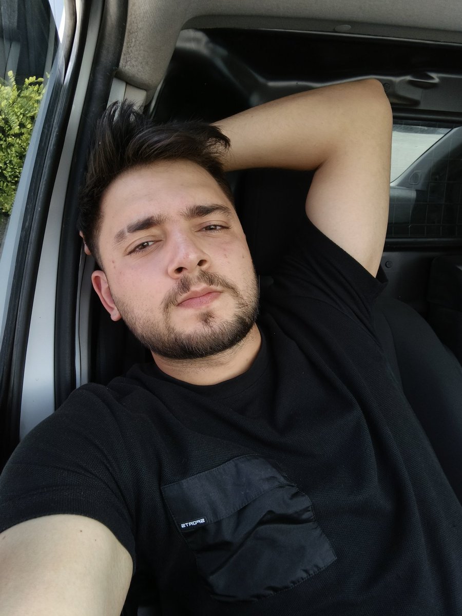 Hugedomm's tweet image. Etkileşim düşünce l*bidom da düşüyor. :(