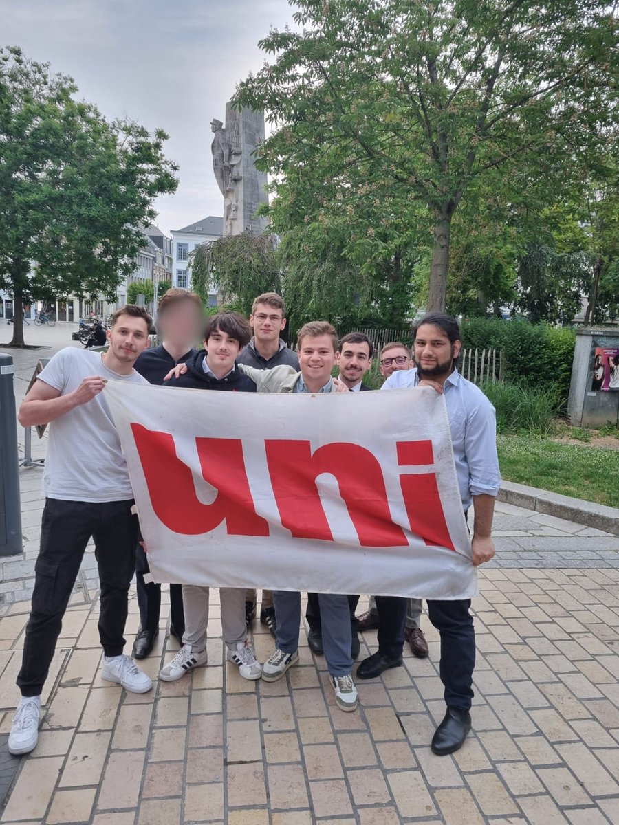 Mercredi dernier, nos militants et sympathisants se sont retrouvés pour notre traditionnel apéritif de fin d'année.

Nous remercions l'ensemble de nos militants pour leur travail ! 

Nous serons encore plus motivés l'année prochaine pour défendre nos idées à l'université ! 🔴⚪️