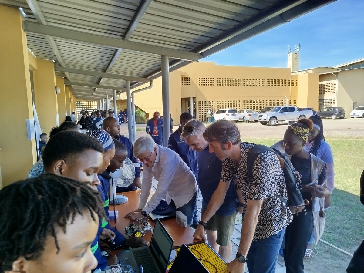 Estancia en #ISDB Maputo (Mozambique). Gracias a <a href="/EUErasmusPlus/">Erasmus+</a> y <a href="/IngDeusto/">Deusto Ingeniería</a> hemos iniciado proyectos para varios doctorados, dado clases de #LabsRemotos, en el Master de Energías renovales, y participado en la semana de la ciencia. Semana intensa de aprendizaje y experiencias
