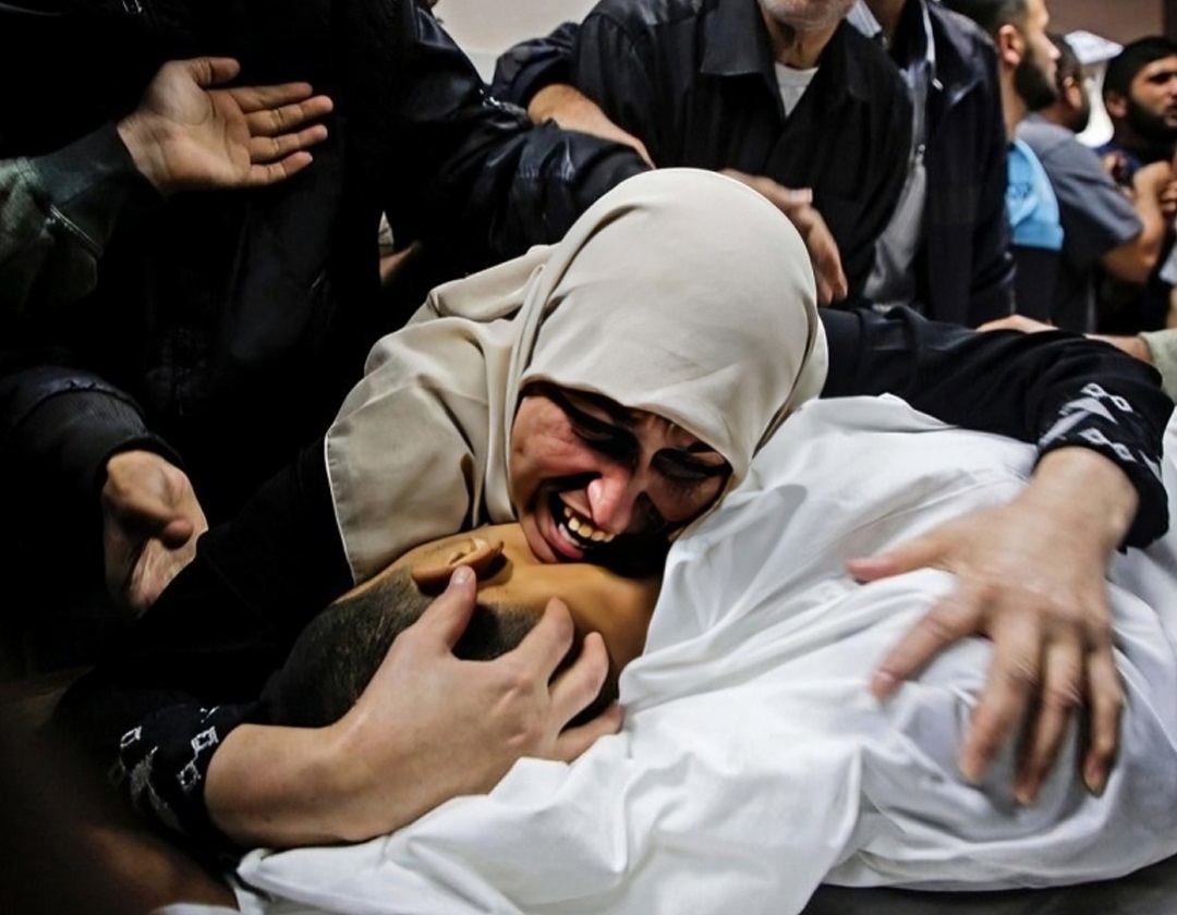 90 شهيداً في #غزة جراء قصف الاحتلال منذ فجر اليوم

• منهم 36 في قصف استهدف مدرسة تؤوي نازحين

bit.ly/3HenG1Z