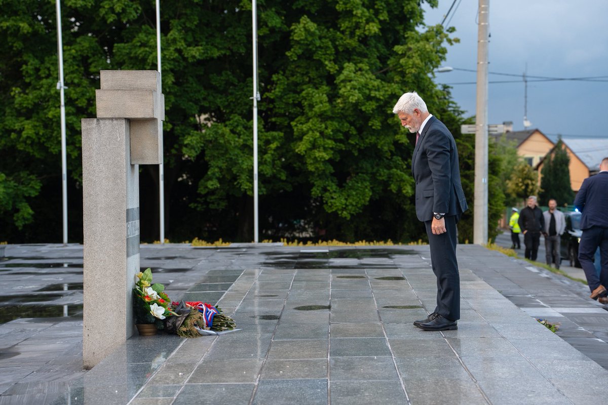 Životická tragédie možná není tak známá jako příběhy Lidic nebo Ležáků, ale bolest, kterou přinesla, je stejně hluboká. Její oběti si zaslouží úctu, tichou vzpomínku a pevné místo v naší kolektivní paměti. Způsob, jakým zacházíme s naší minulostí, je totiž odrazem toho, kým jako