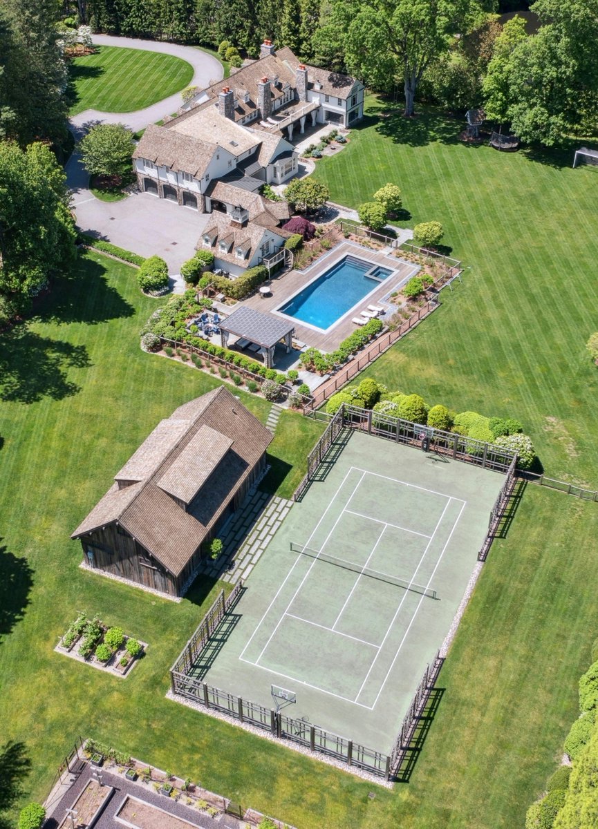 Zillow Gone Wild 🏡 tweet media