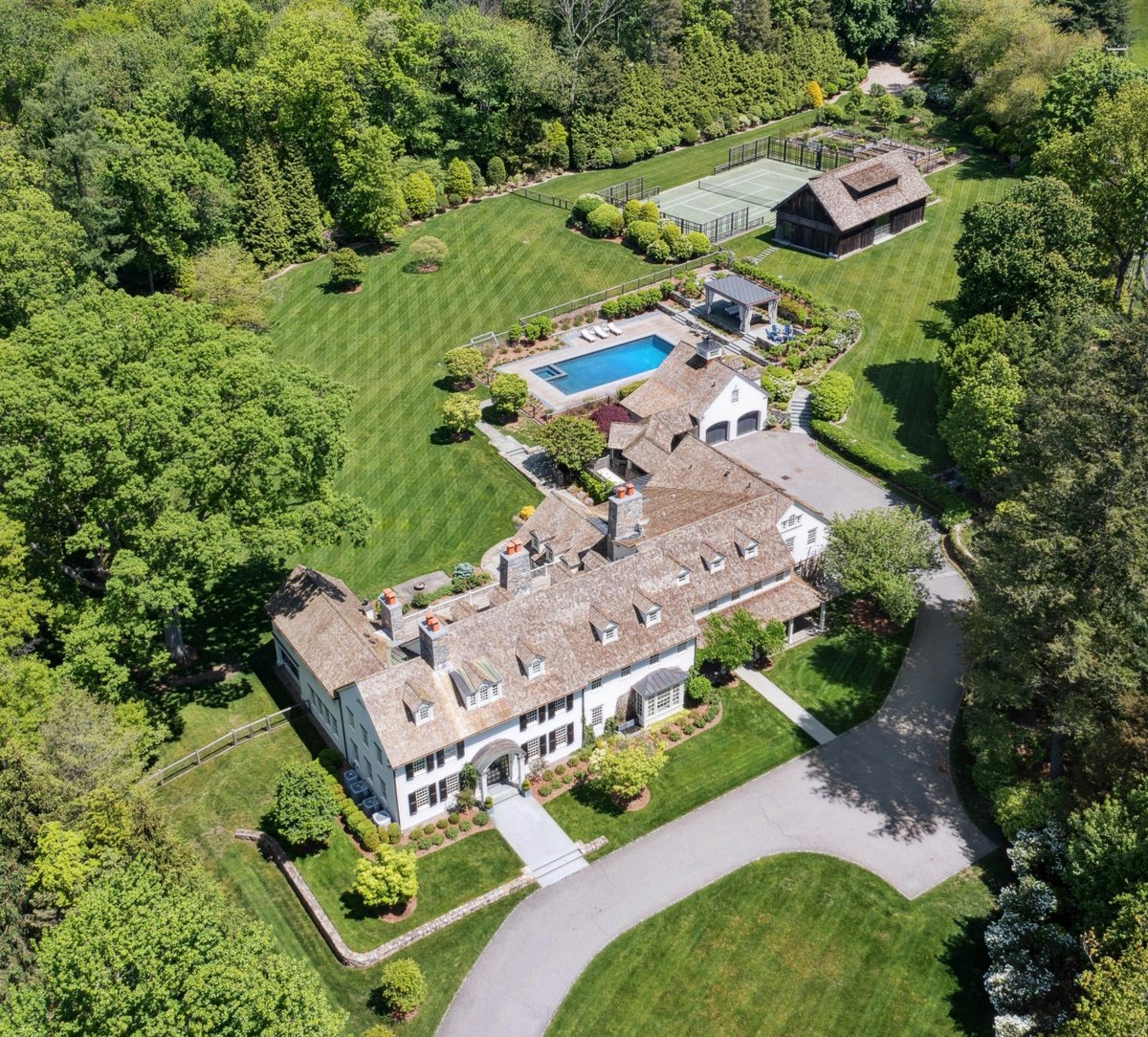 Zillow Gone Wild 🏡 tweet media