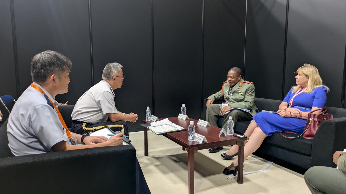 JapanJointStaff's tweet photo. On May 21st, #CJJS GEN YOSHIDA Yoshihide visited “#DSEI JAPAN 2025” held at Makuhari Messe, and held CHOD level meetings with counterparts from Brazil, Latvia, Oman, and South Africa.🇯🇵🇴🇲🇧🇷🇿🇦🇱🇻
For more detail,
https://t.co/cA2QFZlHpj https://t.co/GEc1u4gC00