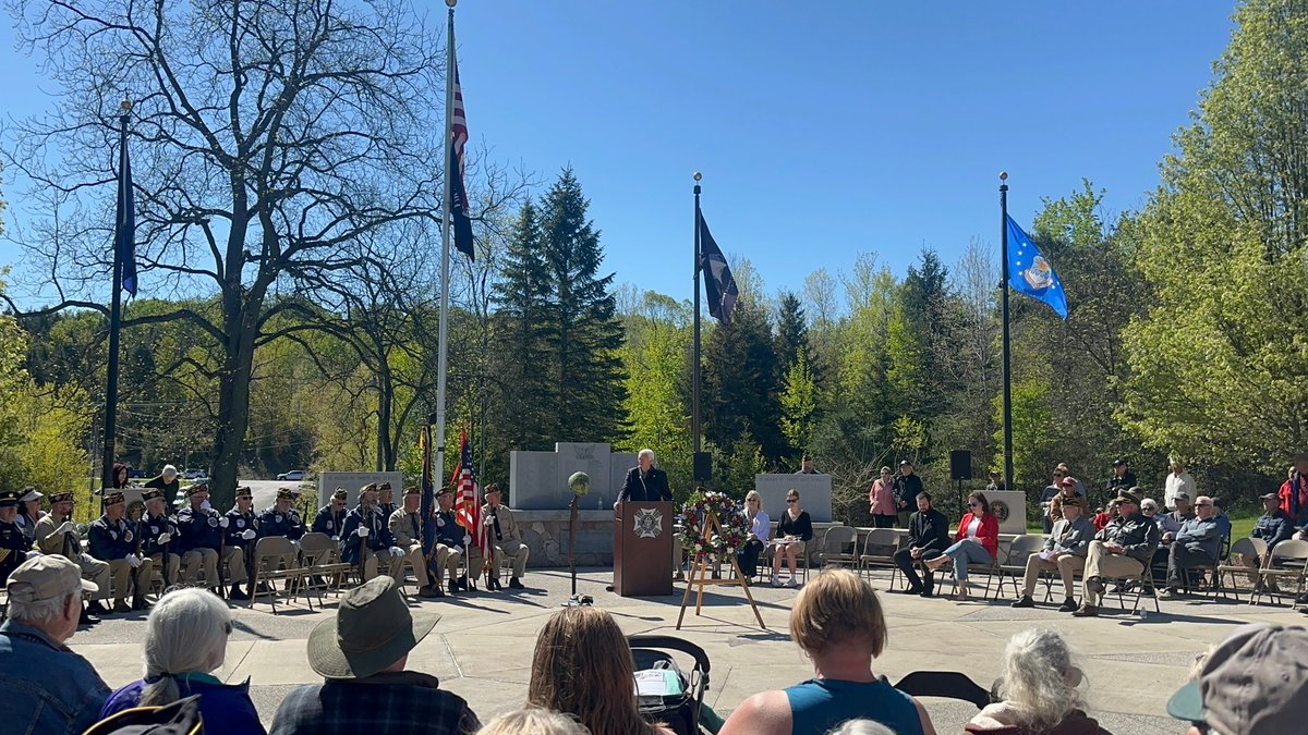 RepJackBergman's tweet image. Memorial Day in Leelanau County.
Honored to be part of the Memorial Day ceremony in Suttons Bay today as we all remember and honor those who gave their lives in service to our great Nation.
