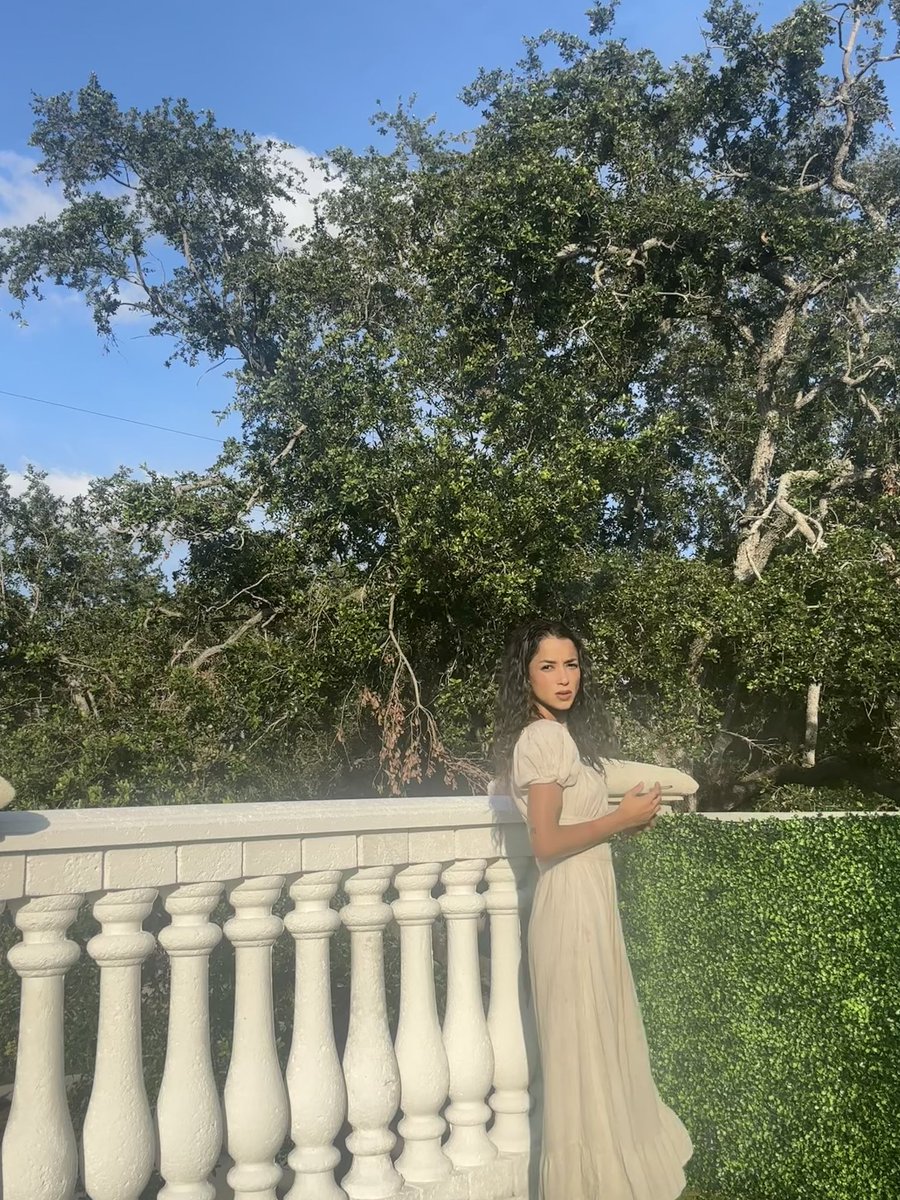 liladriannaa's tweet photo. existing https://t.co/oWzcd30kSd