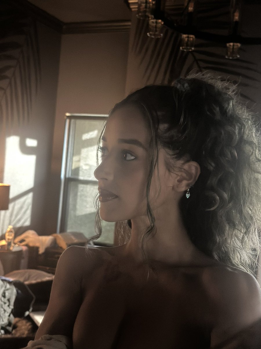 liladriannaa's tweet photo. existing https://t.co/oWzcd30kSd