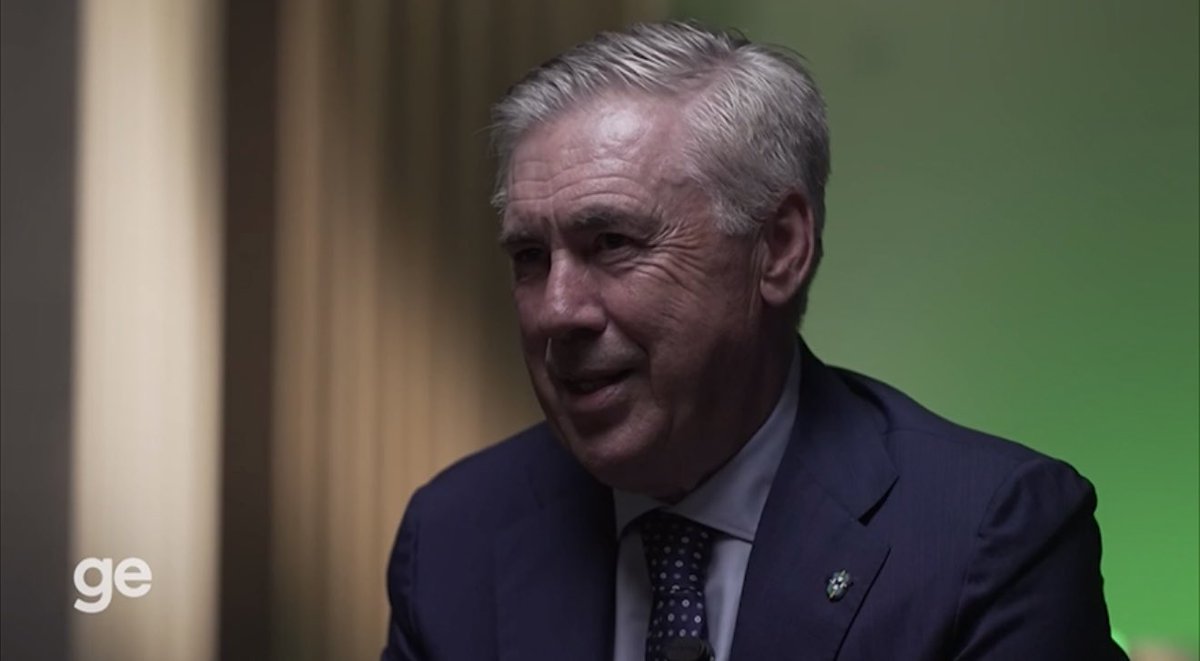 "O Zico já marcou um gol no meu time. Eu marcava o Zico na partida. Era jovem. Era desesperador. Ele marcou o gol e perdemos a partida. Nas primeiras partidas dele pela Udinese, fez 6 gols de falta. Incrível."

🎙️ Ancelotti, em entrevista à Globo.
📸 Reprodução/Globo