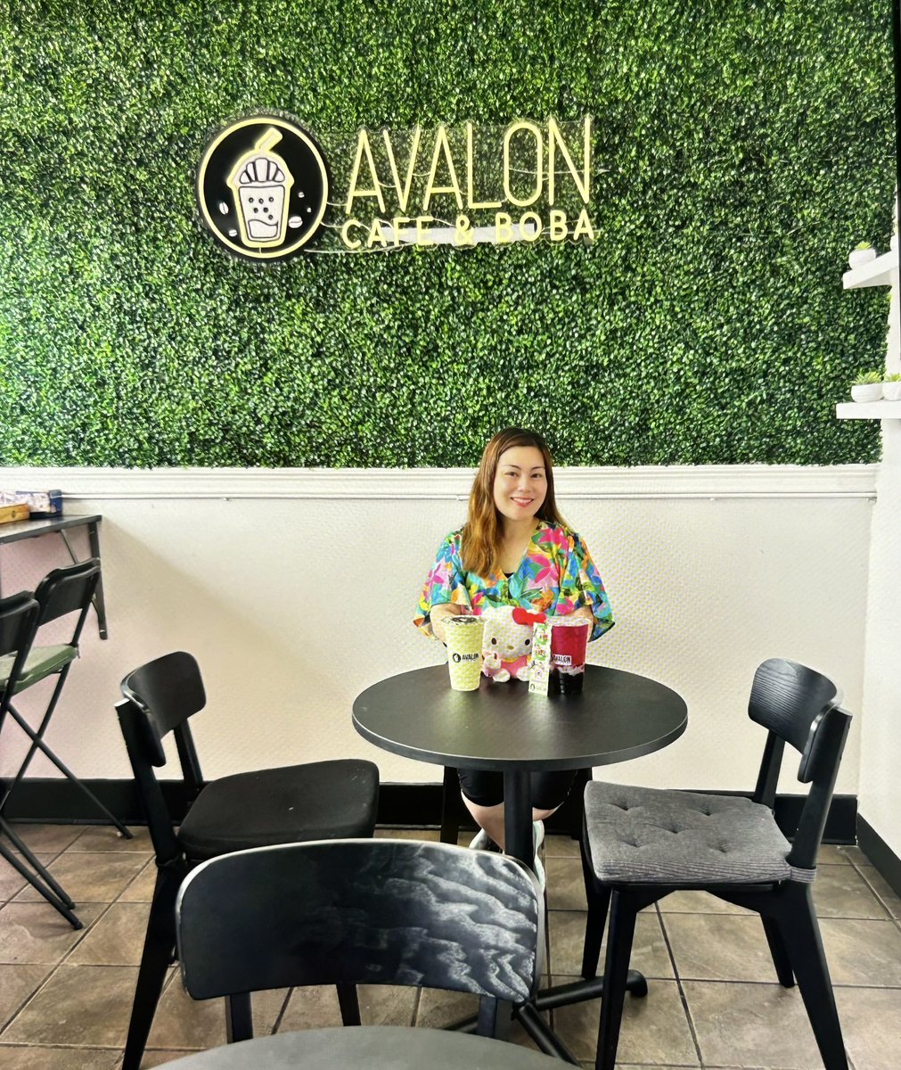 hellofoodiejenn's tweet image. Hello Asian Pacific Heritage Month celebration with  @YelpLa at Avalon Cafe and Boba!

Colorful drinks, a boba photo booth, and the sweetest Pearly Dragon tea—this spot brought all the good vibes!
Full review + sweet sips @
yelp.to/6Mr6aML_rS

#APIHM #YelpLA #SupportLocal