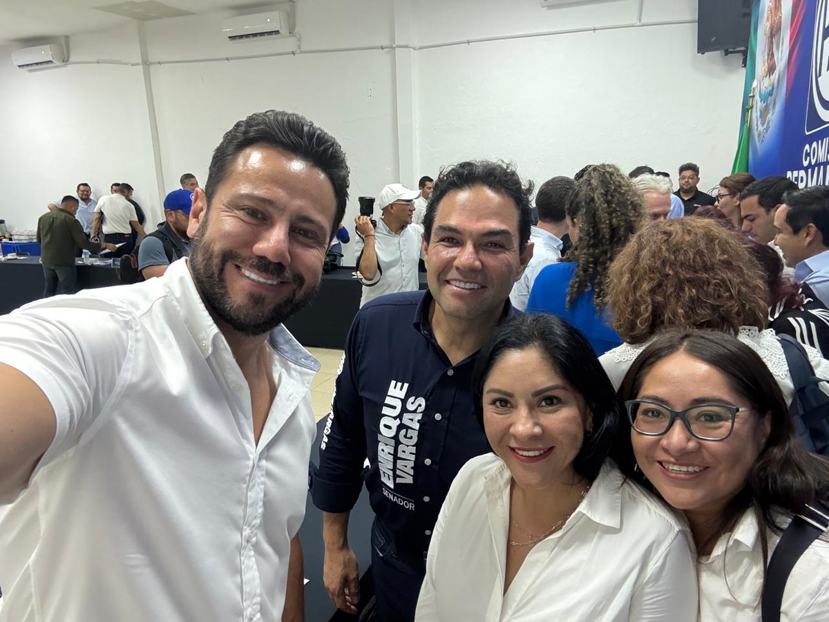 PAN EDOMEX (@pan_edomex) on Twitter photo Desde Veracruz, el PAN #Edomex bien representado en la Comisión Permanente Nacional.<a href="/anuarazar/">ANUAR AZAR</a> <a href="/EnriqueVargasdV/">Enrique Vargas Del Villar</a> <a href="/KarlaFiesco/">Karla Fiesco</a> <a href="/TereGinez/">Teresa Ginez</a>
Se acerca la elección, somos un mismo México y nosotros queremos también un mejor futuro para las familias veracruzanas ¡Cuentan con nosotros! Desde Veracruz, el PAN #Edomex bien representado en la Comisión Permanente Nacional.<a href="/anuarazar/">ANUAR AZAR</a> <a href="/EnriqueVargasdV/">Enrique Vargas Del Villar</a> <a href="/KarlaFiesco/">Karla Fiesco</a> <a href="/TereGinez/">Teresa Ginez</a>
Se acerca la elección, somos un mismo México y nosotros queremos también un mejor futuro para las familias veracruzanas ¡Cuentan con nosotros!