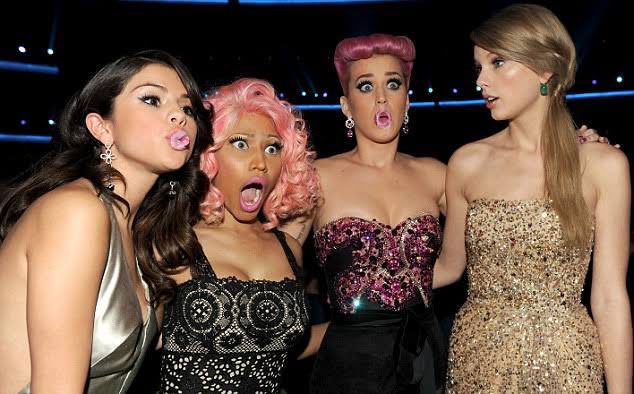 erenfromtargets's tweet photo. the AMAs used to be an EVENT https://t.co/VS9w75VzHt