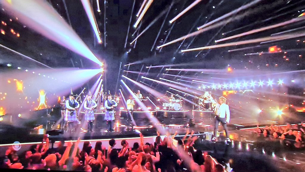 hooperstarium's tweet image. Sir Rod Stewart is a living testament that the 1960's had the most number of talented singers than any decade in entertainment history. #AMAs