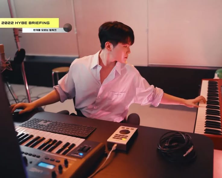 aludraexe's tweet photo. “lee jihoon, you worked hard. you worked hard for 10 years!” https://t.co/4iTDRoPFp8