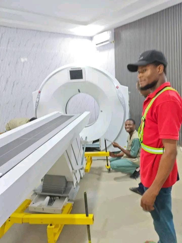 AM_Saleeeem's tweet photo. GOOD NEWS: The installation of the first-ever CT scan machine in the history of Zamfara State is currently underway at Yariman Bakura Specialist Hospital, Gusau. This development means residents will no longer need to travel to other states for CT scan diagnostics. Thank you, @daudalawal_.