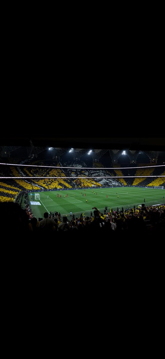 KA_20l's tweet photo. جمهور لا ينافس الا نفسه الافضل على مستوى العالم مو بس القاره جمهوور الذهب 💛💛💛💛💛🖤🖤🖤🖤  🏆#الاتحاد_بطل_اقوى_دوري https://t.co/b9jjsiUm1C