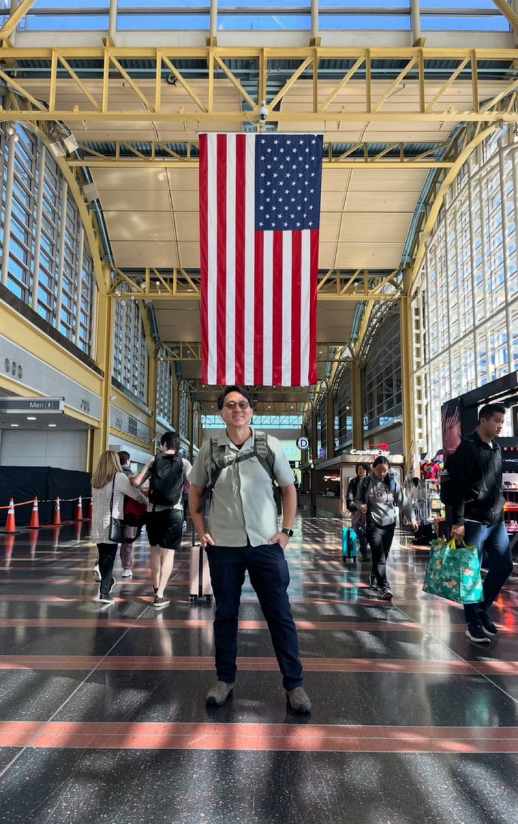 CurtisSChin's tweet photo. #SafeTravels to all traveling this #MemorialDay weekend. 🇺🇸 #ReaganNational #FlyReagan 
@Reagan_Airport https://t.co/4CKuv8Fip0 https://t.co/YVT7Wizgmu