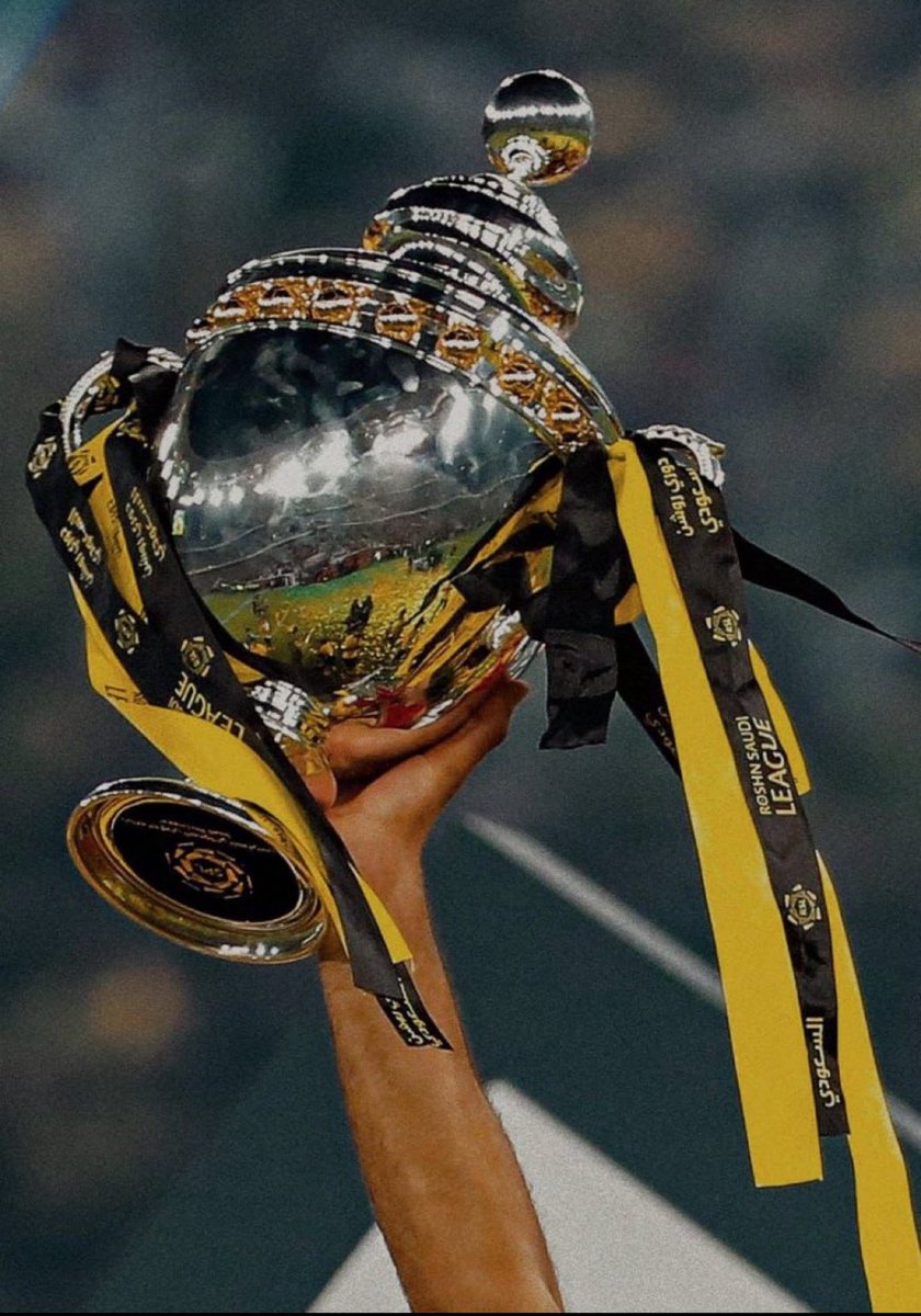 AlmoutazB's tweet photo. اكتب الامجاد، سطر التاريخ، انت حاضر وانت ماضي ☝️💛🖤 https://t.co/MD640wTJu5