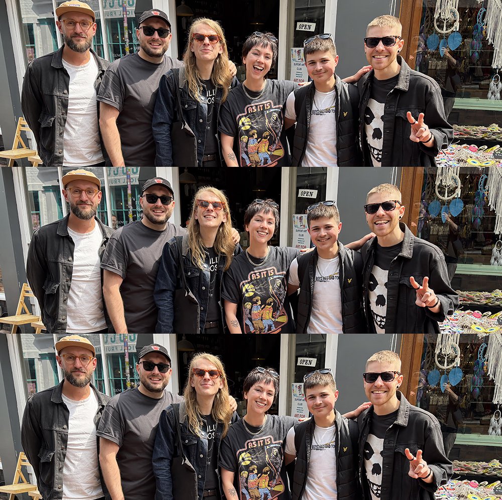 aftxriife's tweet photo. welcome back @ASITISofficial 🖤🤘🏻 https://t.co/SP3brf0NgM