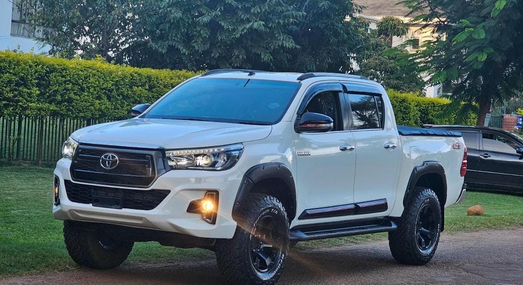 ItsDawsonX's tweet photo. @RealTalkFadzie @PTChimusoro Available for Hire; Toyota Vitz
Daily mileage 300km
$45.00

Available for Hire: Toyota Hilux
Daily mileage 300km
$130.00
Call/app:+263773741218 https://t.co/GY5io9QLaV