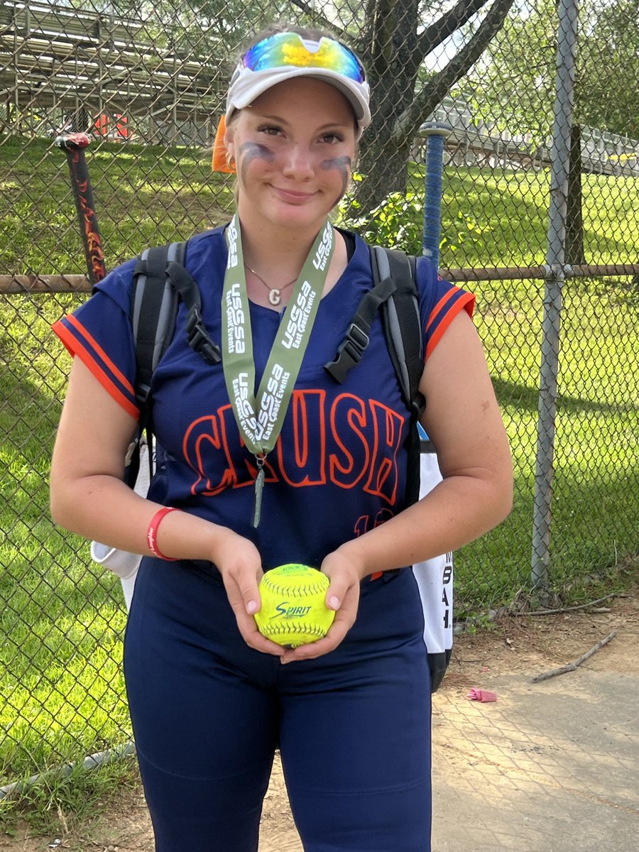 MDCrushNatl's tweet photo. During our championship game yesterday, new Crush team member Gianna Giacoletto @GGiacoletto2027 (2027) launched a no doubter 3 Run Home Run to help win the game!  Video coming later this afternoon! #CRUSHedIt #DingerAlert #HomeRun https://t.co/kcUH3BWXOa