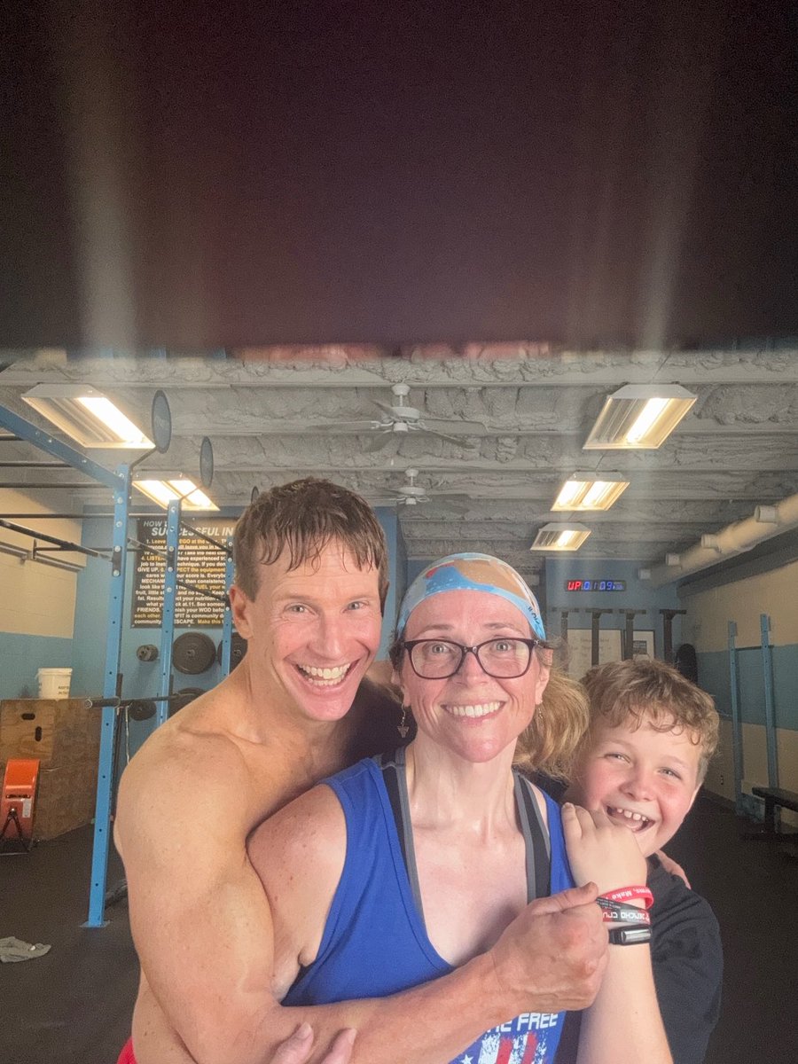 Best workout partners in group setting to do Murph:) #crossfit