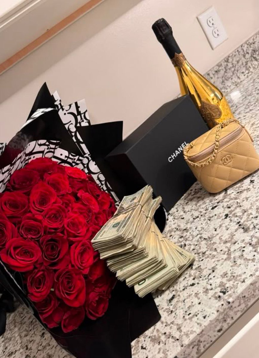 AloraTheGreat's tweet photo. My day could be better ... 

#SendTips #moneybaby #piggybank https://t.co/K0THTRyTKn