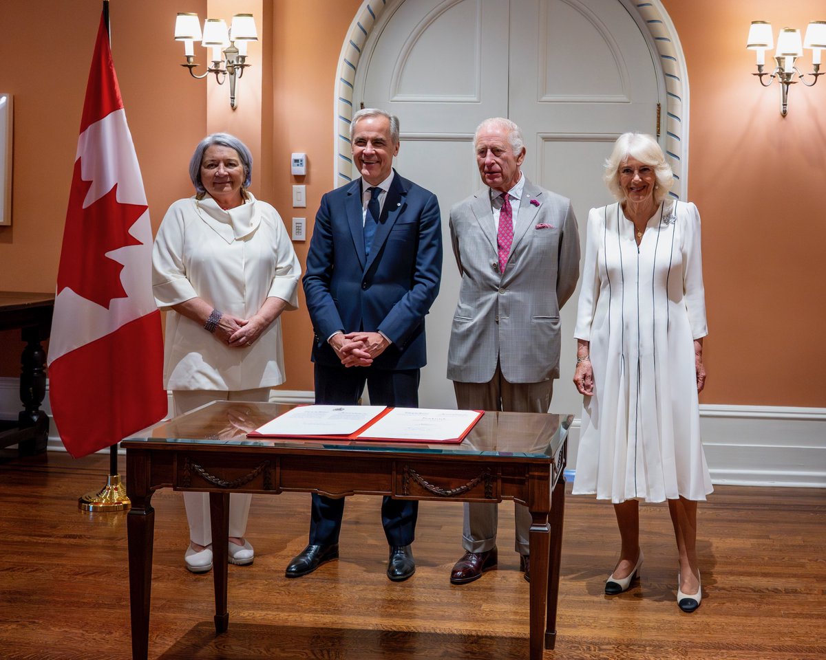 GGCanada's tweet image. This afternoon, #GGSimon attended the swearing in of Her Majesty The Queen as Canadian Privy Councillor, recognizing her as an advisor to His Majesty on Canadian affairs.
#RoyalVisit