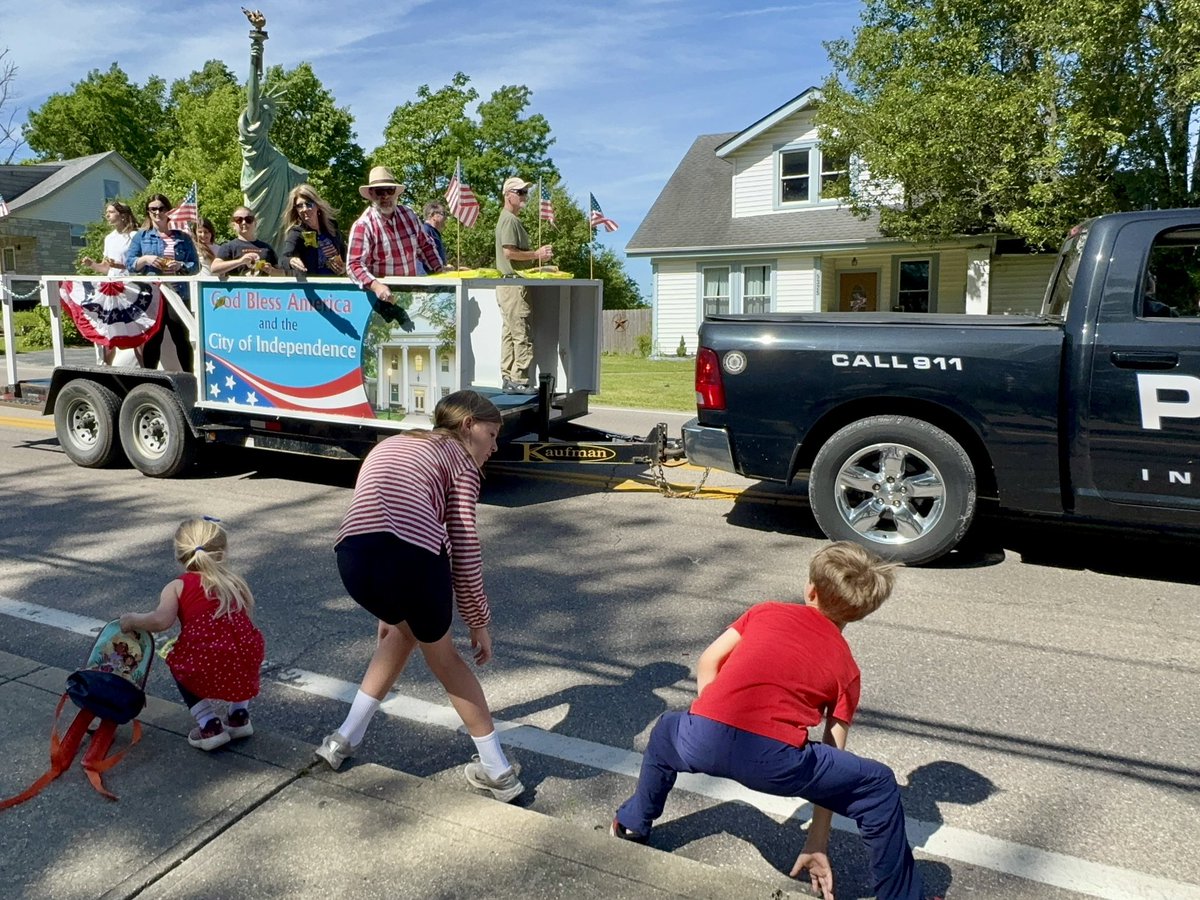 Grateful for a beautiful morning at our hometown’s Memorial Day parade! It’s always a special time to reflect, remember, and honor those who gave everything for our freedom. Loved spending it with my favorite people!
🇺🇸❤️🤍💙🇺🇸