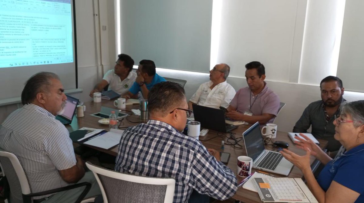 FORTALECEMOS COORDINACIÓN EN SANIDAD PECUARIA EN EL ESTADO DE OAXACA

Para hacer frente común contra desafíos como el gusano barrenador del ganado, la brucelosis y la tuberculosis bovina, personal de la #Sefader participó en la reunión del Comité Técnico de Brucelosis y