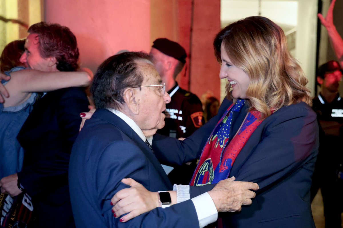María José Catalá (@mjosecatala) on Twitter photo ¡Cómo ha latido la plaza al ritmo granota!
Recibimos en la casa de todos los valencianos a un equipo pletórico, rodeado de una afición entregada.
Gracias, <a href="/LevanteUD/">Levante UD</a>, por no rendiros y por ese ascenso tan merecido. ¡Cómo ha latido la plaza al ritmo granota!
Recibimos en la casa de todos los valencianos a un equipo pletórico, rodeado de una afición entregada.
Gracias, <a href="/LevanteUD/">Levante UD</a>, por no rendiros y por ese ascenso tan merecido.