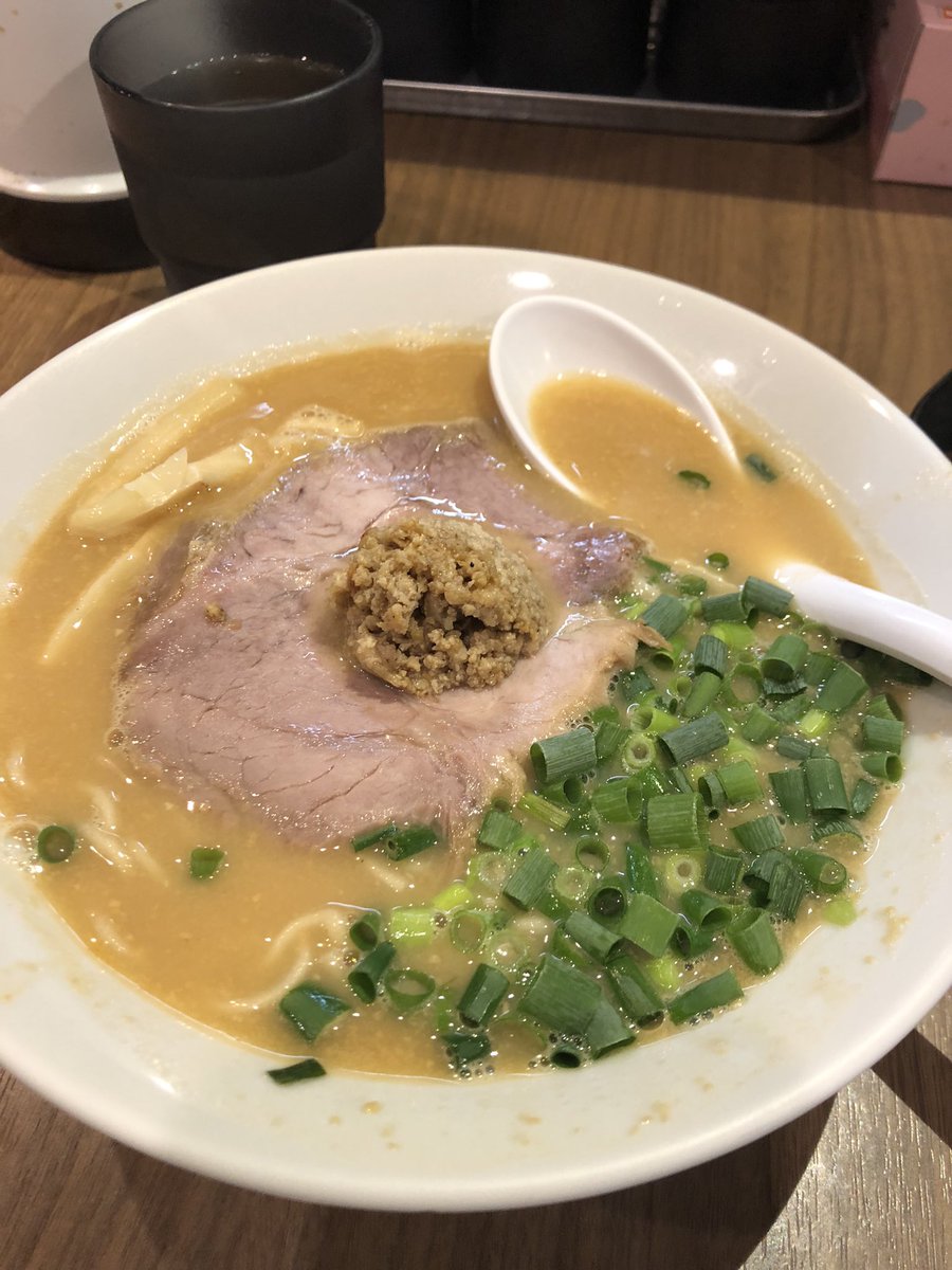 chon122's tweet photo. #これを見た人は無言でラーメンの画像を貼る https://t.co/qLQOi3KIMR