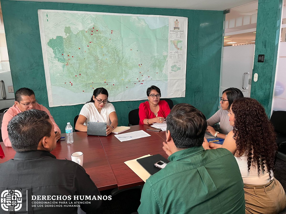 CADH_GobOax's tweet photo. Durante esta mañana la Coordinadora para la Atención de los Derechos Humanos, @FlorEstelaMH y equipo, participaron en una reunión interinstitucional con Angelino López Cortes Subsecretario de Desarrollo Político de la @SEGO_Oax, con el Comisionado Hector Vila Ortiz de la #CEEAV https://t.co/g5tE2623Gg