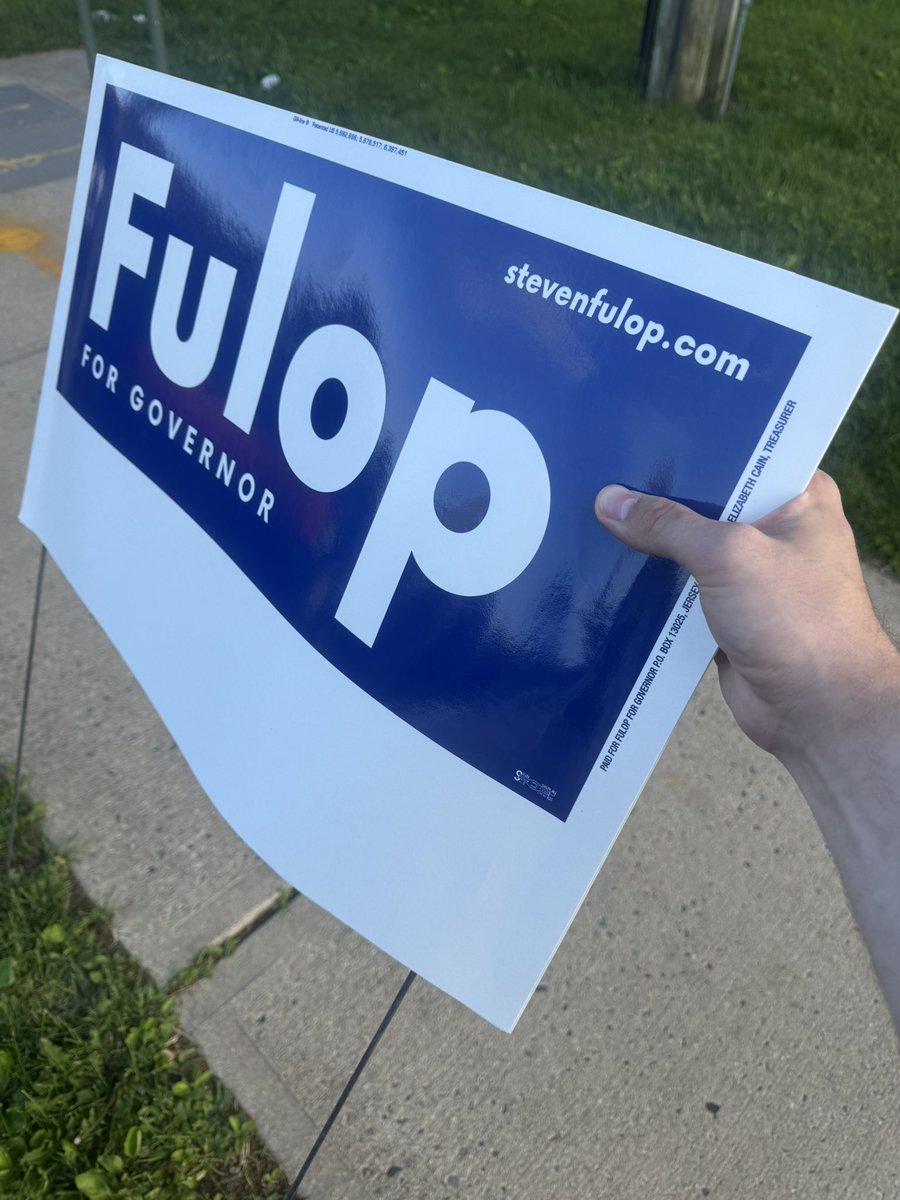 Zack_Korczak's tweet image. Just finished delivering Fulop for Governor signs across dozens of homes and over 120 miles. There is no doubt in my mind that the Fulop campaign is the most energetic, grassroots, and enthusiastic movement across this state right now. 2 more weeks to go. Change is coming.