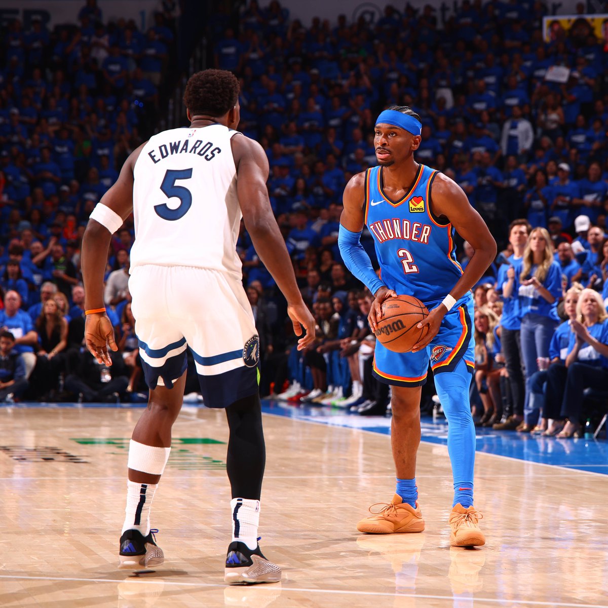 Shai Gilgeous-Alexander en los Juego 4 de estos #NBAPlayoffs: 

- 31.5 puntos
- 5.5 rebotes
- 6.0 asistencias
- 2.0 robos

¿Cuántos ANOTARÁ esta noche el MVP?