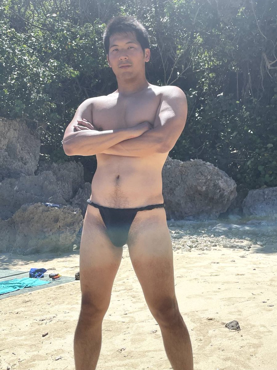 おはようございます☀
去年の夏🌻
海行って真っ黒になった思い出😂
日サロ行ってる人より黒いって言われたw
