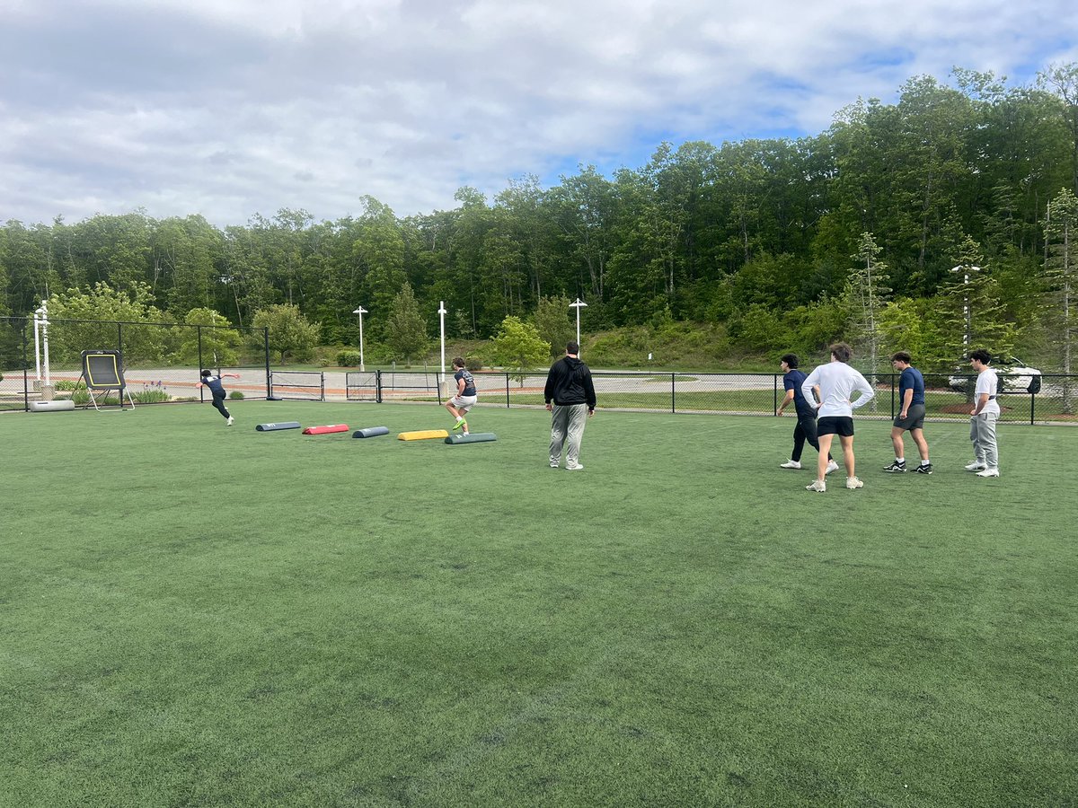 Having fun at Sunday practices looking forward to this season.

<a href="/FBCoachMattLee/">Matt Lee</a> <a href="/BergAdrian_/">Adrian Bergman 2027</a>