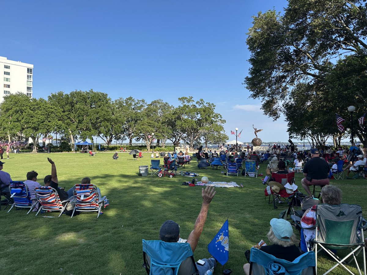 nanjpowell's tweet image. Bay Kings Band at the Memorial Park Memorial Day concert. 

Another example of how the shade and cooling of our mature oak trees allow people to enjoy the experience!  Not one has chosen to sit in the sun.