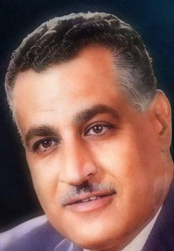 Shabeh_21's tweet photo. كأنتَّ أنايارفيق،لكنني:
"استهدي بنجم غامض لا يتلفه البعد
لاتتلفه الأبعاد.
أستهدي بقلبي كلما ضعت.
يطلب القوم انطفائي(أي نعم)
في ساحةالعشق الفدائي
شهاباً دفع الوعي به دون رماد.
أنا لاأعرف تفسيراًلوجدي غيرهُ
ولكن متى فسرت النارلظاها
ومتى كان لقنديل سوى الخفق
إلى أخر خفقٍ بالسهاد." https://t.co/Qdv4ofAP2W
