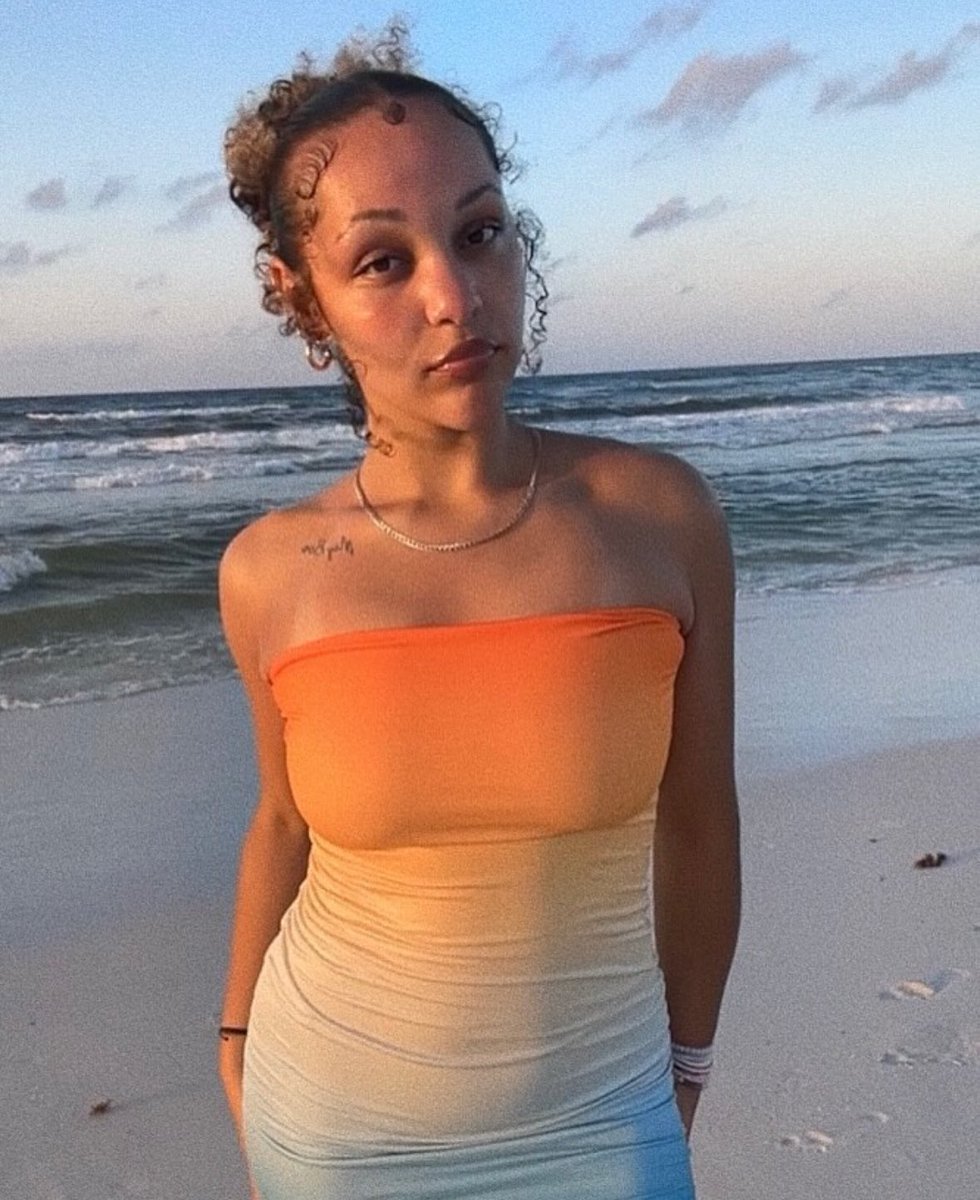 jaylaaap98's tweet photo. the baddest https://t.co/GgQsDjCSwW