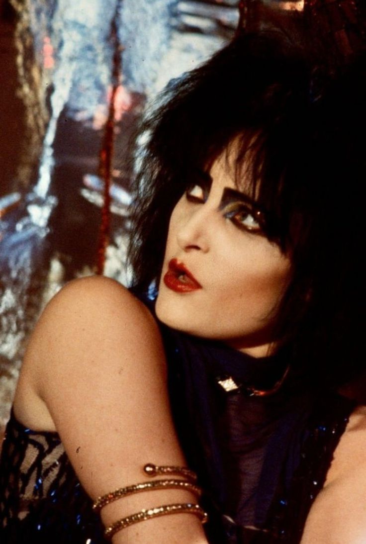 Happy Birthday Godess Susan Janet Ballion ( Siouxsie) 🖤🎉🎂🎶🎶🍾🥂