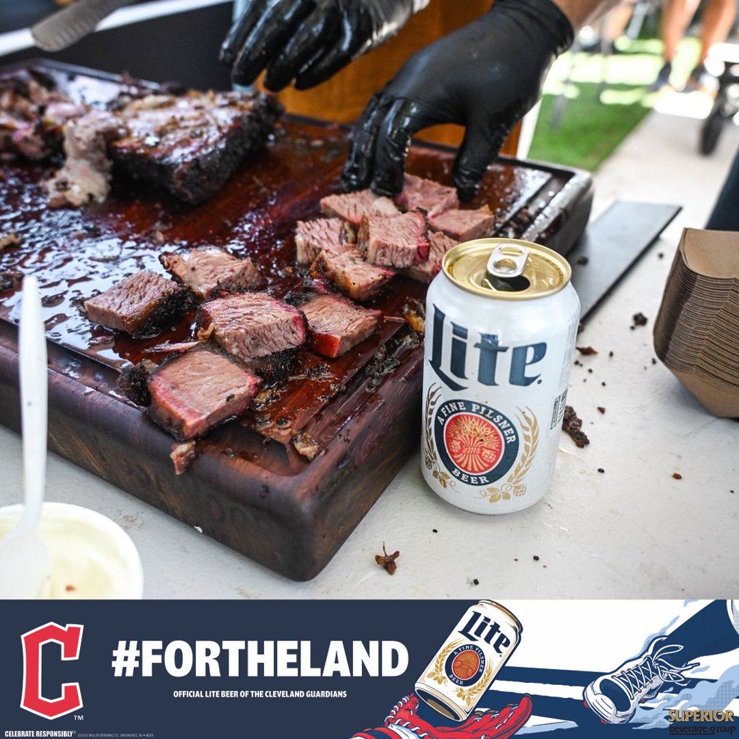 superior_bevgrp's tweet image. Nothing pairs with ballpark plays and backyard BBQs like a crisp @millerlite. 🍔⚾ Whether you’re flipping burgers or flipping channels, make sure your cooler’s stocked. #ForTheLand

Drink responsibly; must be 21 years or older.