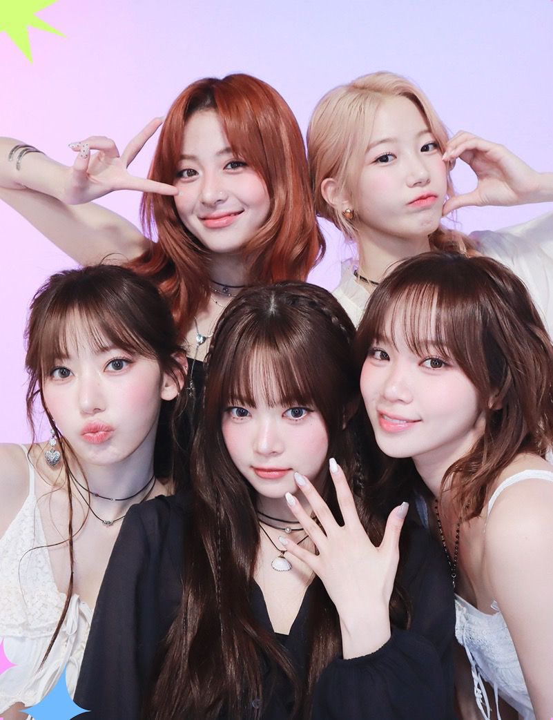 sserapics's tweet photo. A trip to Seoul where we get a glimpse of the real faces of the five members, a little different from what we see on stage!
What are the key points of makeup?

KC: Under-eye bag makeup is a must.
The atmosphere of your face changes drastically depending on whether you use blush or not, so I pay close attention to it.

SK: I like natural, pale makeup, and I use lipstick not only for the look, but also as blush and eyeshadow.

HY: When I do my own makeup, lip liner and blush are a must.

KZ: Personally, I think the most important thing is to have clear skin. Rather than putting on a lot of foundation, my recent favorite is to lightly apply tone-up cream and powder to make my skin look brighter.
HE: I like over-lip makeup, it’s my number one must.