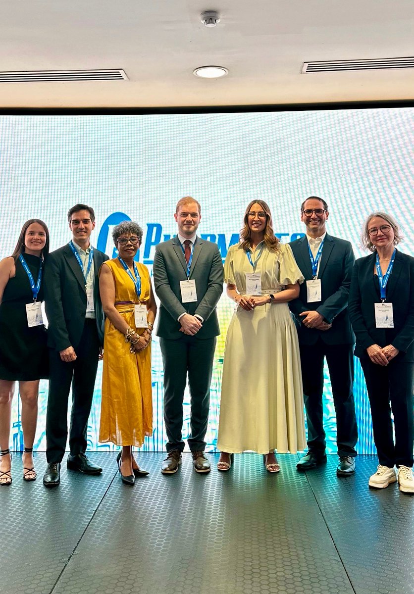 MariaGuerreroD's tweet photo. Hablando de disruptores endocrinos y enfermedades tiroideas entre colegas y amigos en el #Thyroidsummit en Medellín, Colombia https://t.co/DoDpHEgG7P