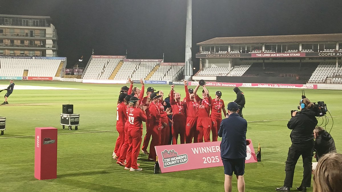 Vitality Womens t20 County Final

<a href="/LancsCricketWMN/">Lancashire Thunder</a> 172-6 (20)
<a href="/surreycricket/">Surrey Cricket</a> 140-7 (20)

POM Tilly Kesteven (77) leads the way for 🌹 backed by Ecclestone (4-12) &amp; Cross (2-27) despite the  efforts of Franklin (41) &amp; Moore (4-27) at a bitterly cold <a href="/SomersetCCC/">Somerset Cricket</a> 

<a href="/swsportsnews/">South West Sports News</a>