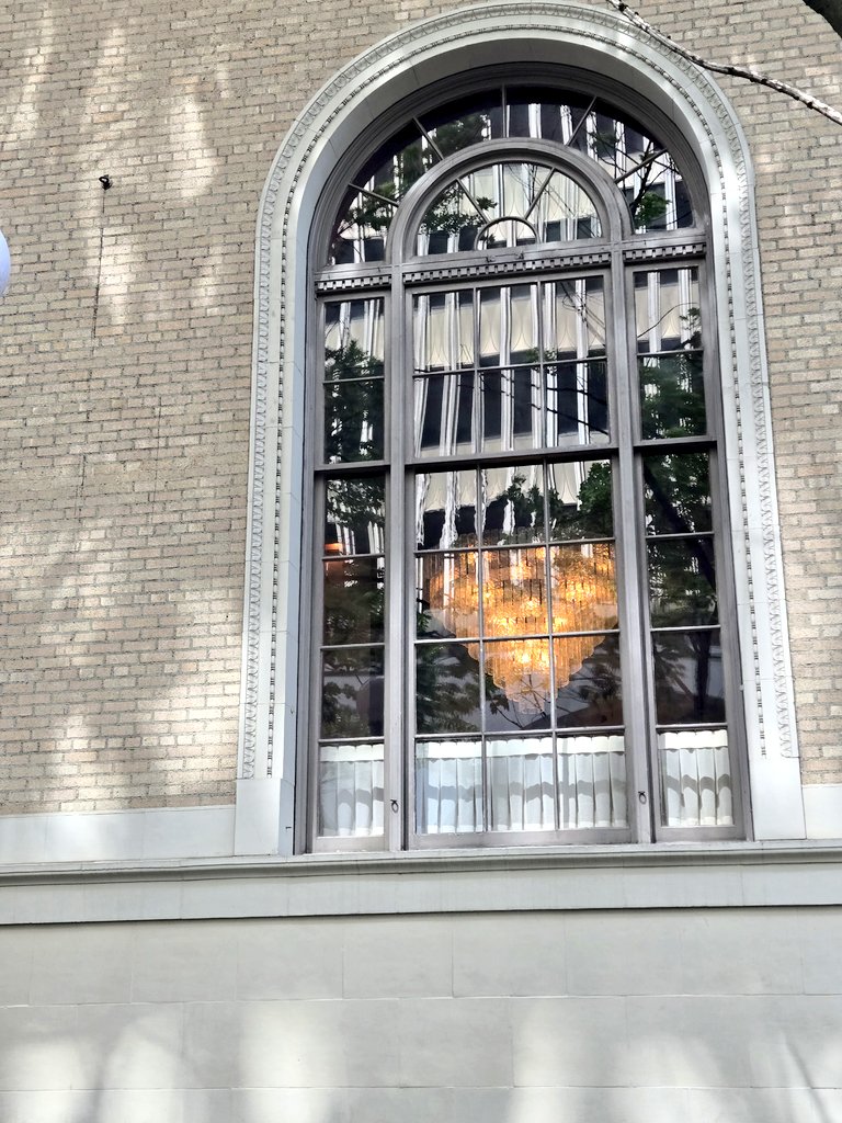 R0sear1n's tweet photo. The window is a small opening that lets in the light, but also the dreams.
#ThroughTheWindow #QuietMoments #WindowInspiration #streetphotography https://t.co/w85HpFdMMV
