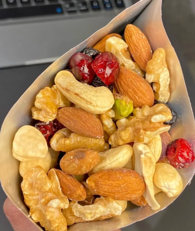 Mano88883672's tweet photo. 🌰 Sweet, crunchy, and oh-so-nutritious! Dry fruits are the secret to glowing skin and strong immunity. https://t.co/oTZZfM1m9C