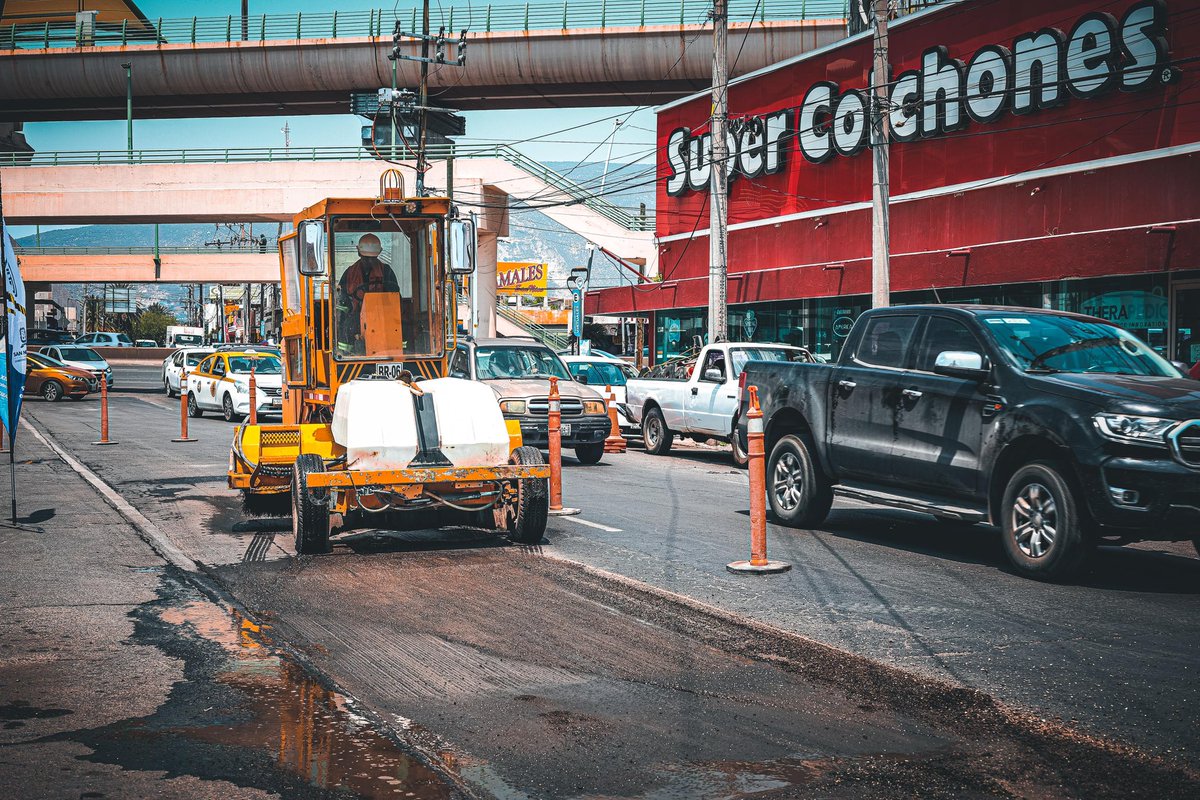 GobSanNicolas's tweet photo. ¡Mejores vialidades SN! 🚧 

Seguimos construyendo la mejor ciudad para las Familias🫶🏻.
Rehabilitación de pavimento en 📍calle Juárez y Av. Universidad, colonia Centro.@daniel_carrillo https://t.co/hGrMw84GD8