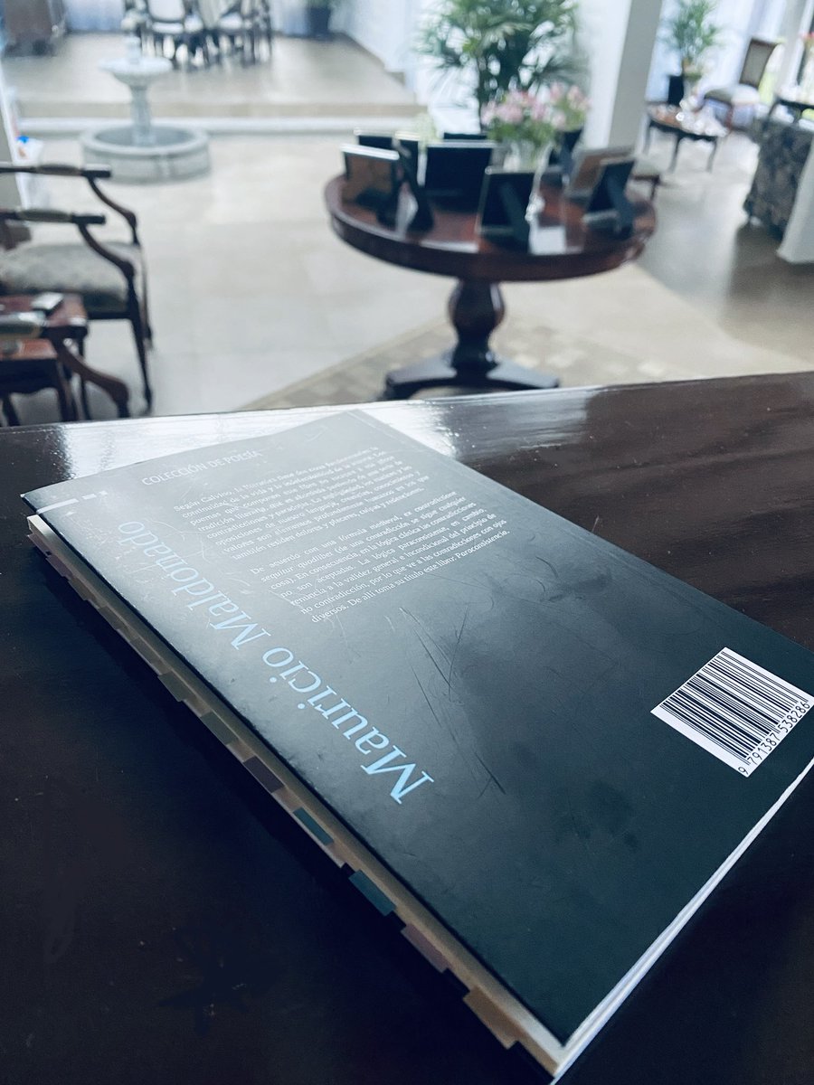 Sylvia furacão 📘 (@sylviazul) on Twitter photo Hace un par de semanas llegó a mis manos el poemario precioso, con destellos borgeanos, de <a href="/mmaldonadomunoz/">Mauricio Maldonado Muñoz</a>. Tuve la fortuna de leerlo en el 2020, cuando nacía y tomaba su primera forma de manuscrito. Paraconsistencia ha nacido en la bella <a href="/valparaisoed/">Valparaíso Ediciones</a>.
Sobre lo que dicen + Hace un par de semanas llegó a mis manos el poemario precioso, con destellos borgeanos, de <a href="/mmaldonadomunoz/">Mauricio Maldonado Muñoz</a>. Tuve la fortuna de leerlo en el 2020, cuando nacía y tomaba su primera forma de manuscrito. Paraconsistencia ha nacido en la bella <a href="/valparaisoed/">Valparaíso Ediciones</a>.
Sobre lo que dicen +