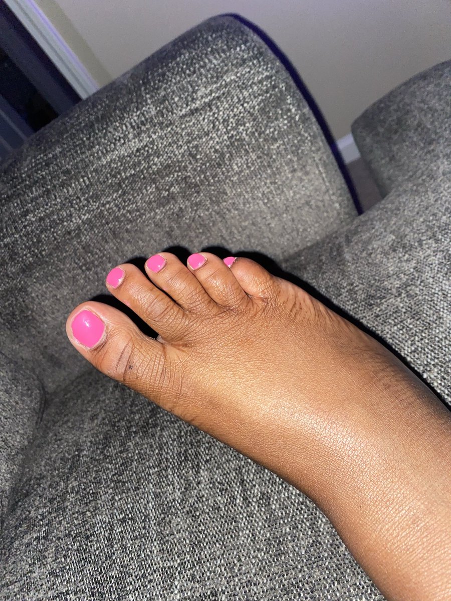 _JadeMckayla_'s tweet photo. Which color ? #feetworshi̇p https://t.co/4bXnvLkhZS